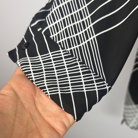 Chico's Black Button Up Asymmetrical Rosalind Graphic Grid Shirt Size 2 Blouse - Picture 5 of 10